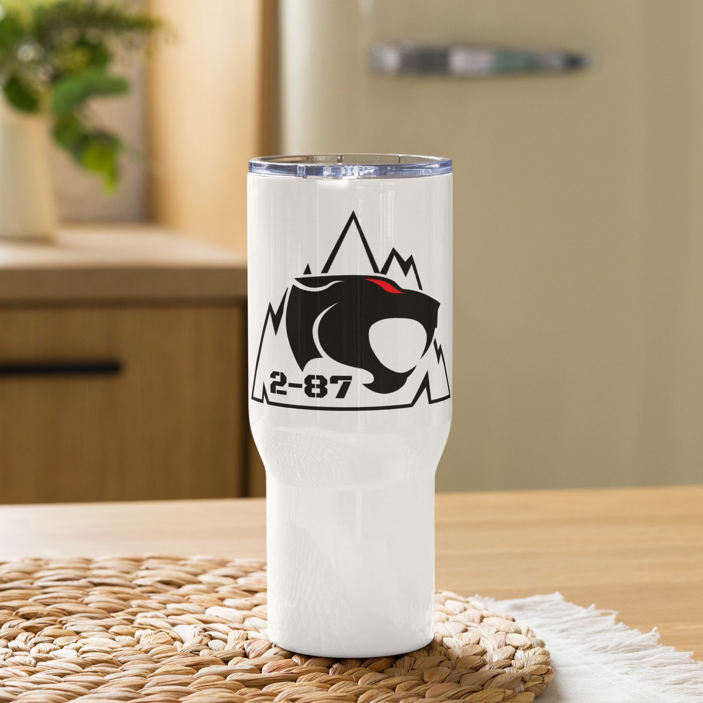 Travel mug with a handle